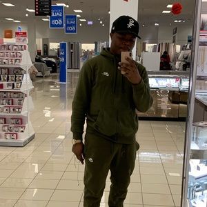 Meet your Posher, Tabari